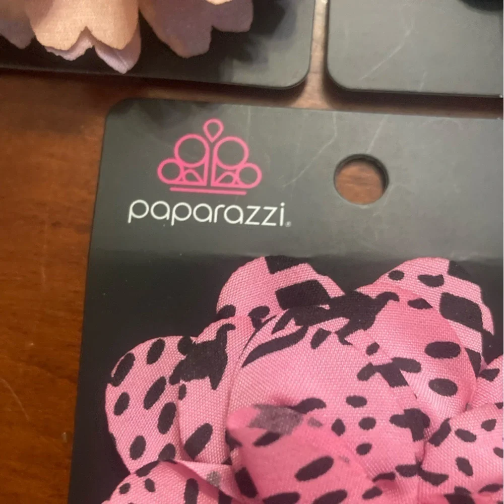 Paparazzi Floral Hair Clips Set. Very pretty set. Includes all items pictured